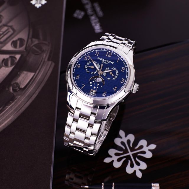 Patek Philippe Complications 4947/1A-001 Image 6